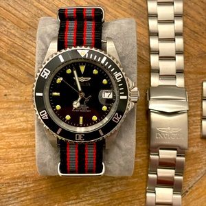 INVICTA PRO DIVER 89260OB (Submariner Homage) w/ James Bond 007 NATO Strap